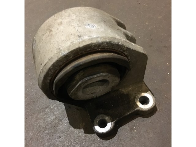 2005 Land Rover LR3 Transmission Transfer Case Mount Bracket