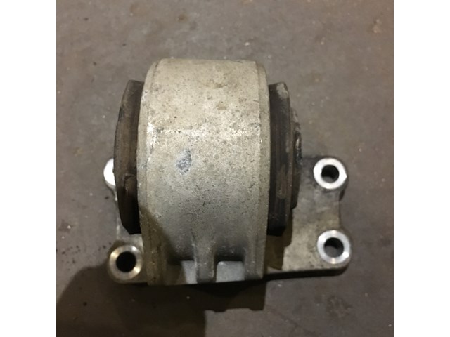 2005 Land Rover LR3 Transmission Transfer Case Mount Bracket