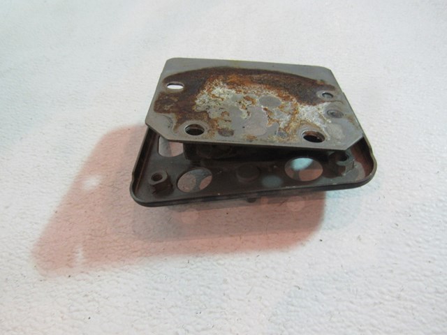 2005 2006 Infiniti G35 Sedan Rear RH Bumper Reinforcement Mount Bracket