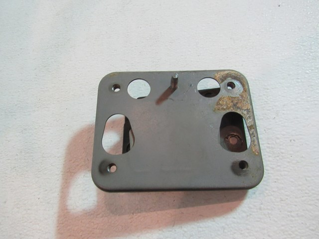 2005 2006 Infiniti G35 Sedan Rear RH Bumper Reinforcement Mount Bracket