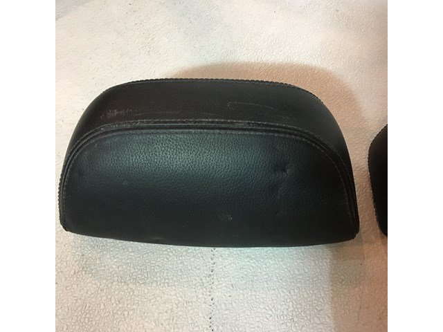 2007 BMW M6 Headrest Set Convertible No Pin