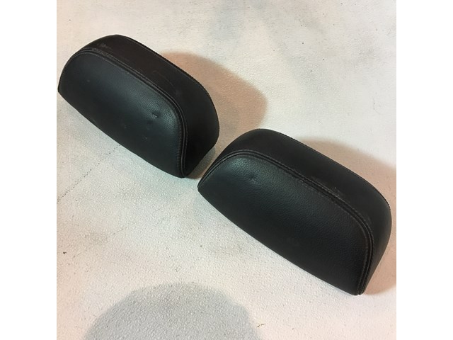 2007 BMW M6 Headrest Set Convertible No Pin