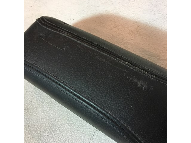 2007 BMW M6 Headrest Set Convertible No Pin