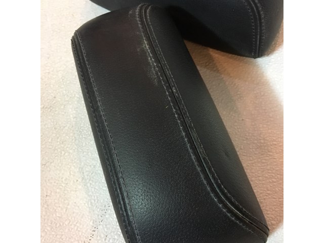 2007 BMW M6 Headrest Set Convertible No Pin