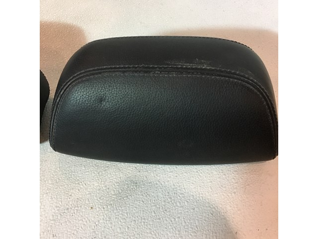 2007 BMW M6 Headrest Set Convertible No Pin