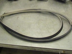 2009 Infiniti G37X Coupe Front RH Passanger Door Seal On Body