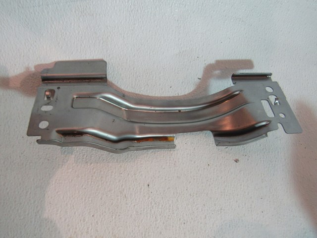 2009 Infiniti G37X Coupe Knee Bolster Brace