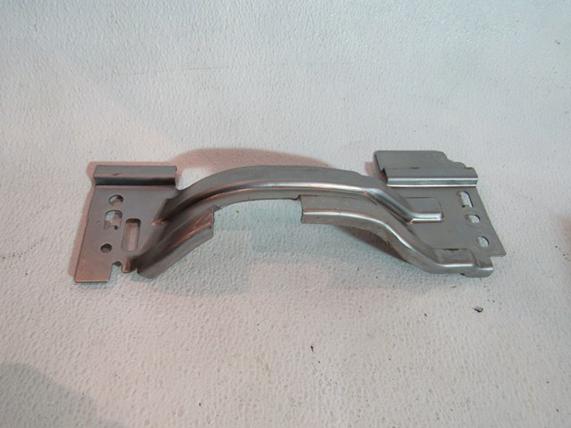 2009 Infiniti G37X Coupe Knee Bolster Brace