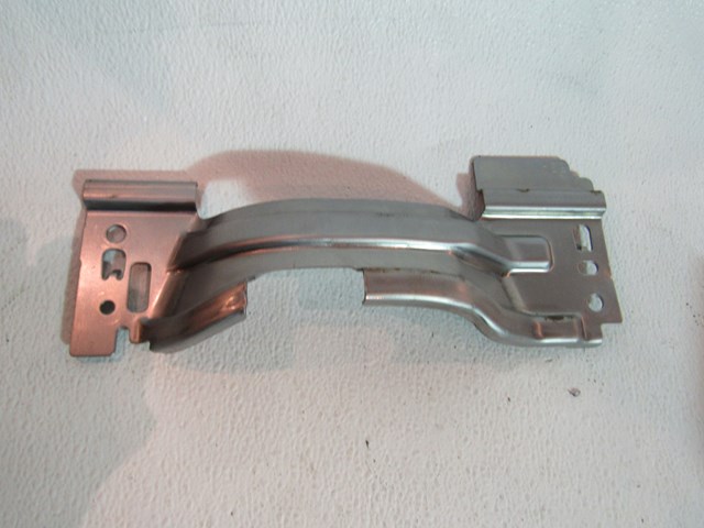 2009 Infiniti G37X Coupe Knee Bolster Brace