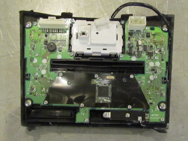 2009 Infiniti G37X Climate & Radio Controls