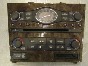 2009 Infiniti G37X Climate & Radio Controls
