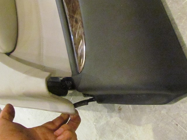 2009 Infiniti G37X Front RH Passanger Door Panel Damaged See Pics