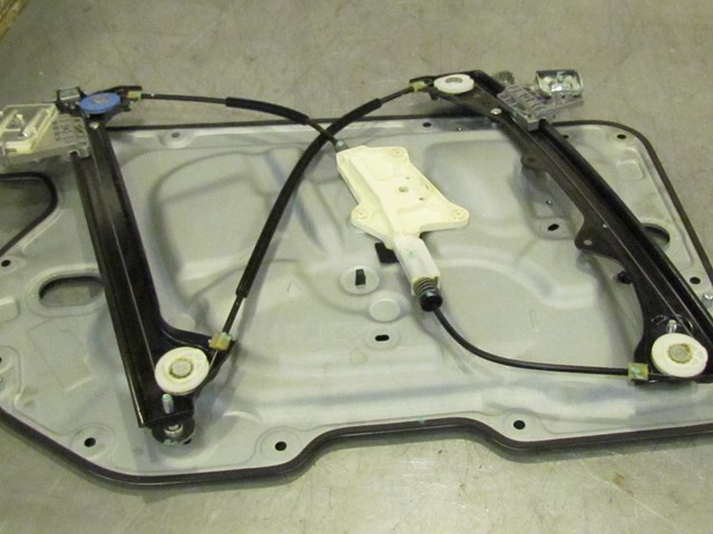 2009 Infiniti G37X Coupe RH Passanger Window Regulator and Mount