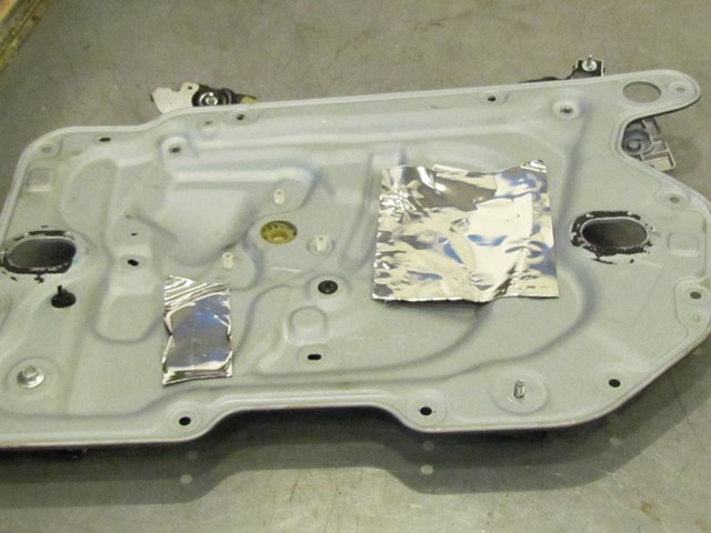 2009 Infiniti G37X Coupe RH Passanger Window Regulator and Mount