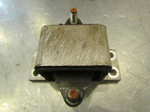 2009 Infiniti G37X Transmission Mount