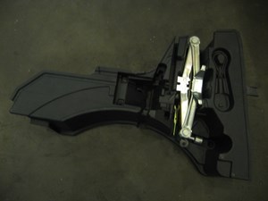 2006 Infiniti G35 Rear Rh Passenger Trunk Spacer With Tools