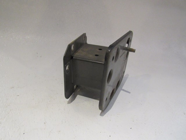 2003-2007 Infiniti G35 Coupe Rear LH Bumper Impact Mount OEM