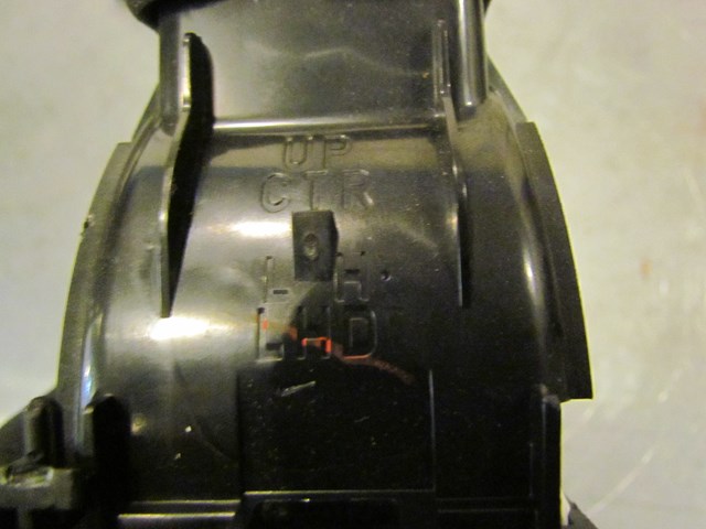 2006 Infiniti G35 LH Drivers Center Dash Vent