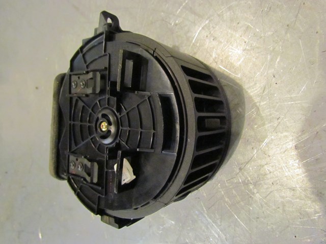 2006 Infiniti G35 LH Drivers Center Dash Vent