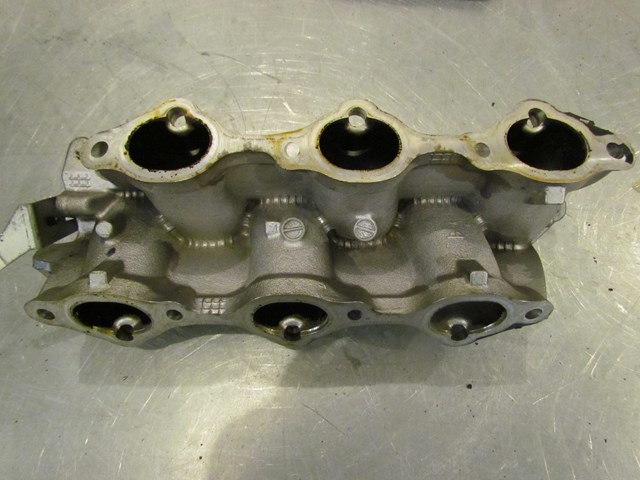2006 Infiniti G35 Lower Intake Manifold