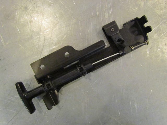 2006 Infiniti G35 Rear Seat Back Release