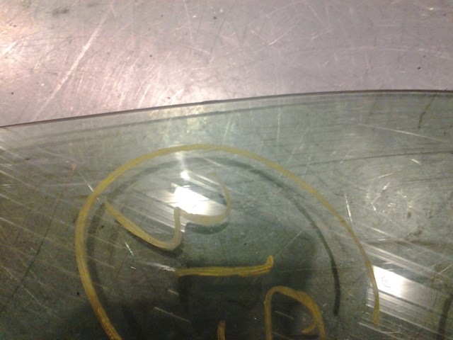 2006 Infiniti G35 Coupe LH Front Door Glass Scratched