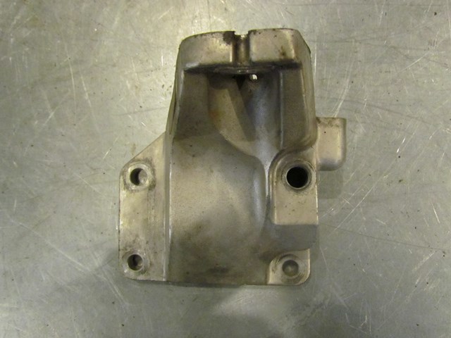 2006 Infiniti G35 LH Drivers Engine Mount Bracket