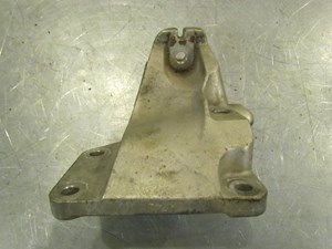 2006 Infiniti G35 LH Drivers Engine Mount Bracket