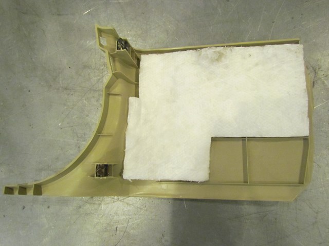 2005 Infiniti G35 Front RH Passenger Kick Panel 66900 AM600