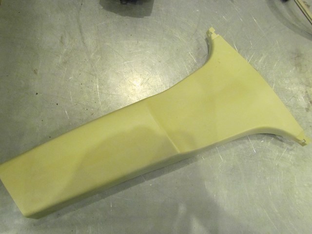 2005 Infiniti G35 Rh Passenger Lower B pillar Trim Panel 76913 AL500