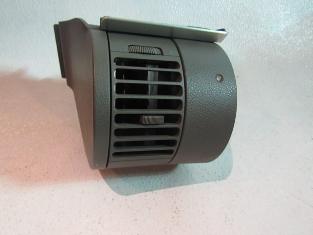 2005 Infiniti G35X Sedan LH Dash Vent