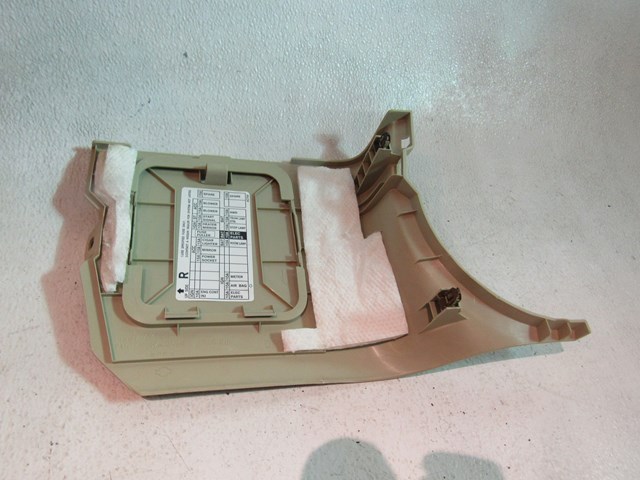 2005 Infiniti G35 LH Drivers Kick Panel Fuse Box Cover 66901 AM600