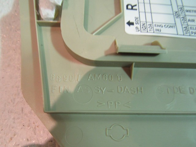 2005 Infiniti G35 LH Drivers Kick Panel Fuse Box Cover 66901 AM600