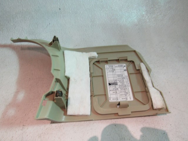2005 Infiniti G35 LH Drivers Kick Panel Fuse Box Cover 66901 AM600