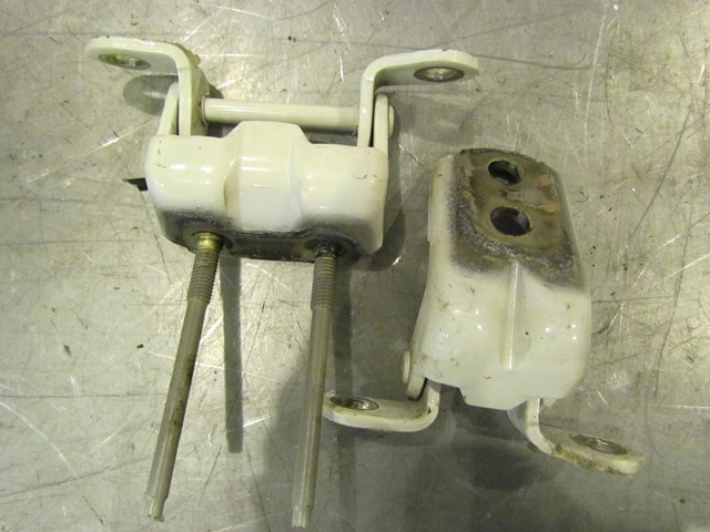 2005 Infiniti G35 Rear LH Drivers Door Hinge Set