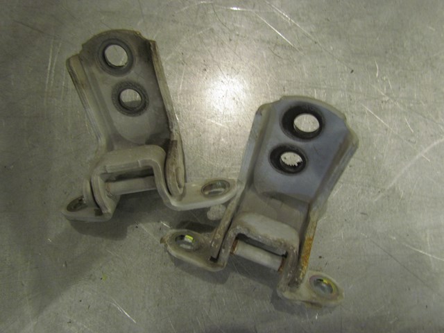 2005 Infiniti G35X Sedan RH Passenger Door Hinge Set