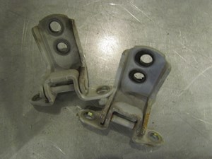 2005 Infiniti G35X Sedan RH Passenger Door Hinge Set