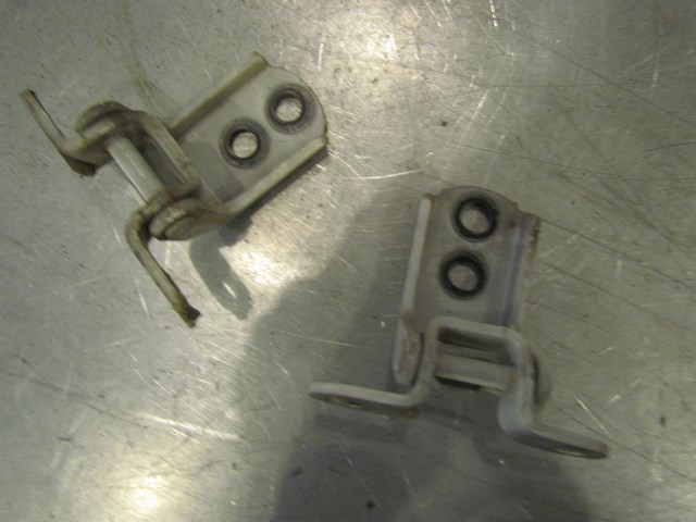 2005 Infiniti G35 Sedan Front LH Driver Door Hinge Set