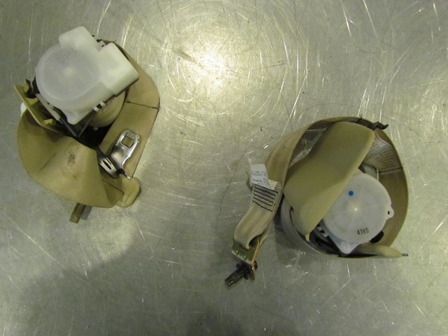 2005 Infiniti G35X Pair Rear Seat Belts