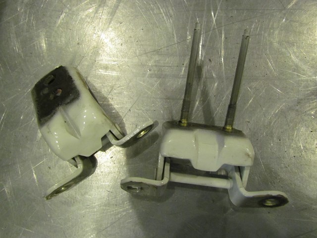 2005 Infiniti G35X Sedan Rear RH Passenger Door Hinge Set