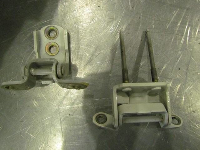 2005 Infiniti G35X Sedan Rear RH Passenger Door Hinge Set