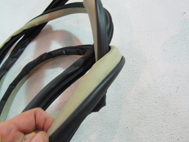 2005 Infiniti G35X Rear RH Passenger Door Seal On Body