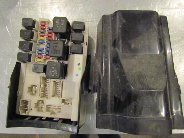 2008 Nissan 350Z IPDM Fuse Box 284B7CC00A