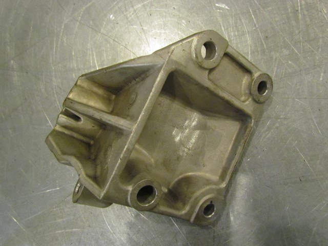2008 Nissan 350Z LH Drivers Motor Mount On Engine