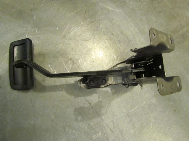 2004 Infiniti G35 AT Brake Pedal