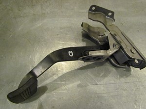 2004 Infiniti G35 AT Brake Pedal