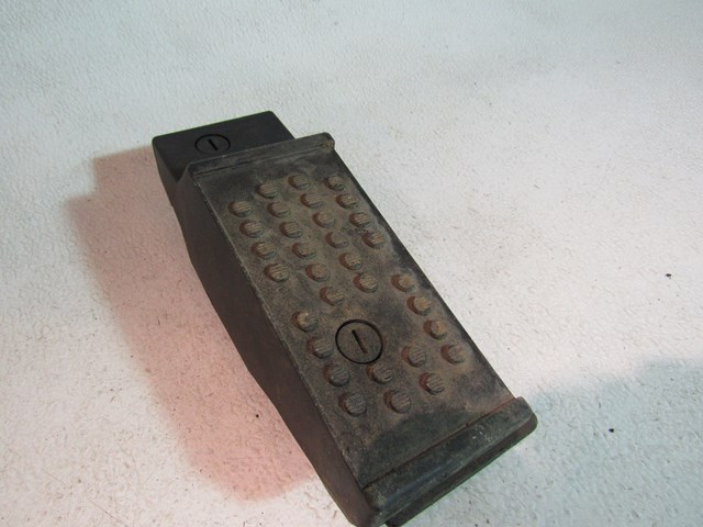 2004 Infiniti G35 Front LH Drivers Dead Pedal 67840 CG000