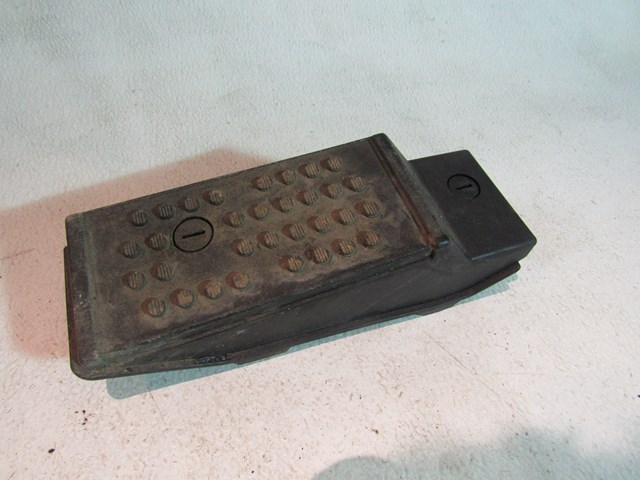 2004 Infiniti G35 Front LH Drivers Dead Pedal 67840 CG000