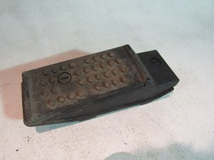 2004 Infiniti G35 Front LH Drivers Dead Pedal 67840 CG000