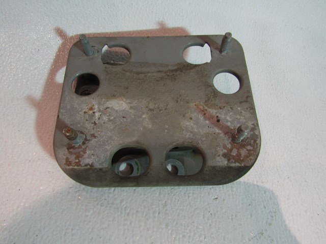 03 04 05 06 07 08 Nissan 350Z Rear LH Drivers Bumper Reinforcement Mount